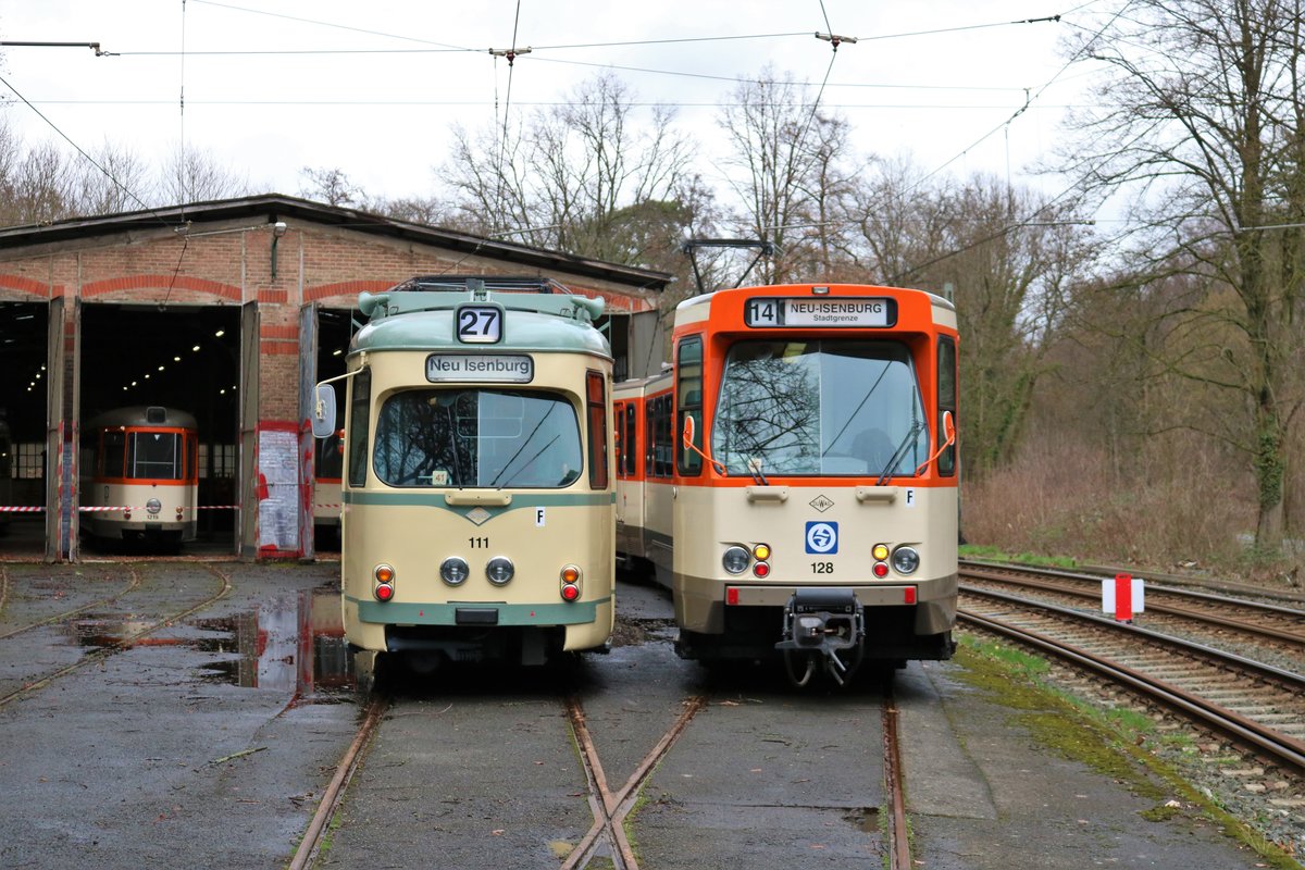 VGF Düwag O Wagen 111 und Düwag Pt Wagen 128 am 16.03.19 bei einer Sonderfahrt in Neu Isenburg vor der Wagenhalle