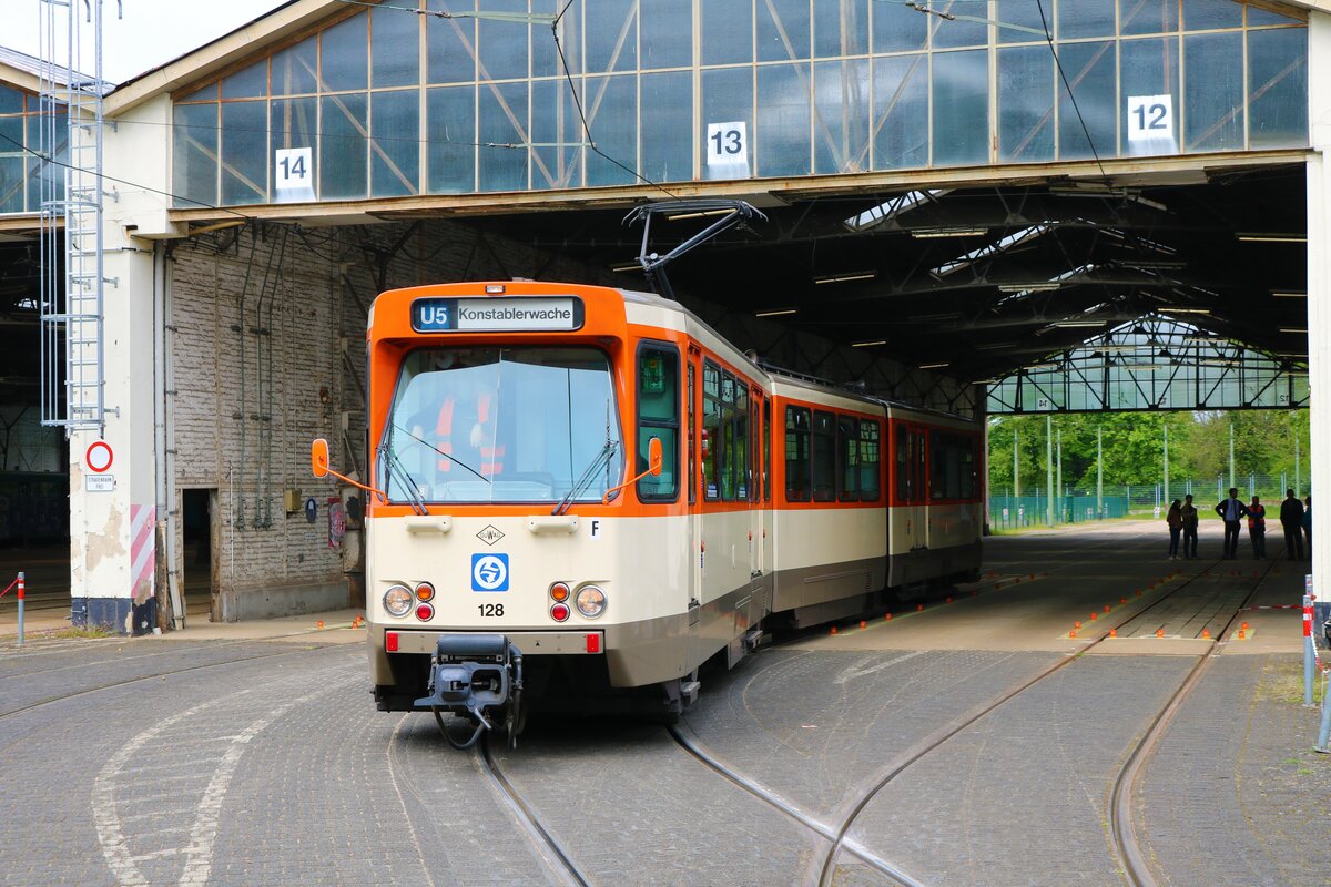 VGF Düwag Pt Wagen 128 am 01.05.22 bei einer Sonderfahrt in Frankfurt am Main