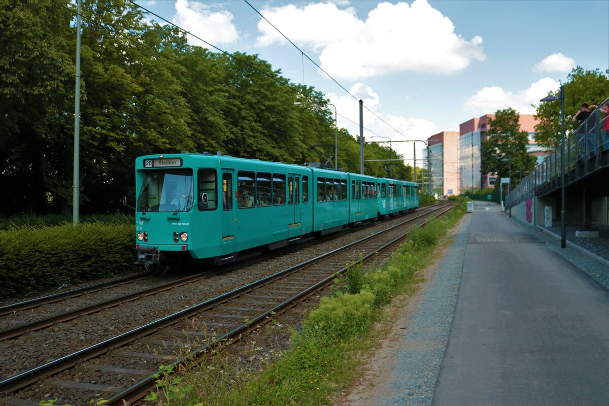 VGF Düwag Pt Wagen 727+747 am 04.06.22 als Linie 20 zum Stadion in Frankfurt am Main