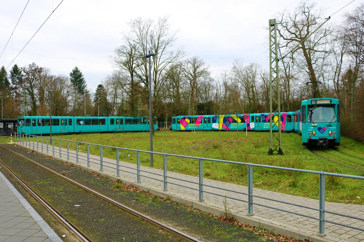 VGF Düwag Pt-Wagen Parade am 07.01.23 mit dem Wagen 736, 720 und 727 bei einer Sonderfahrt in Neu-Isenburg