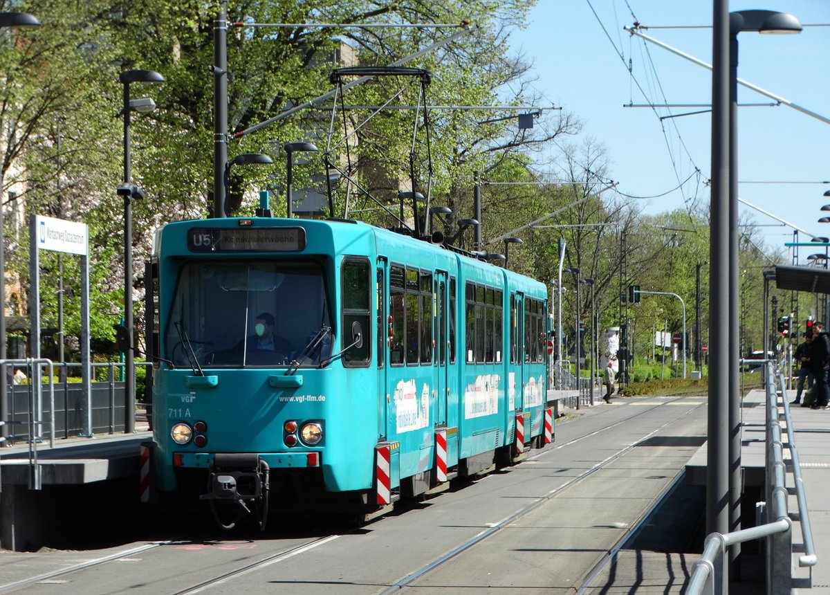 VGF Düwag Ptb Wagen 711 am 21.04.16 in Frankfurt am Main Eckenheim