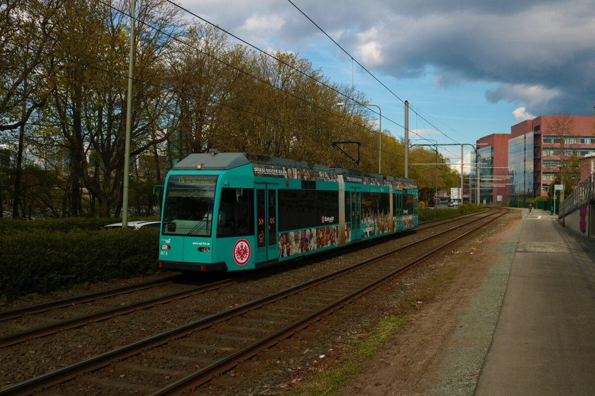 VGF Düwag R-Wagen 007 am 10.04.22 in Frankfurt