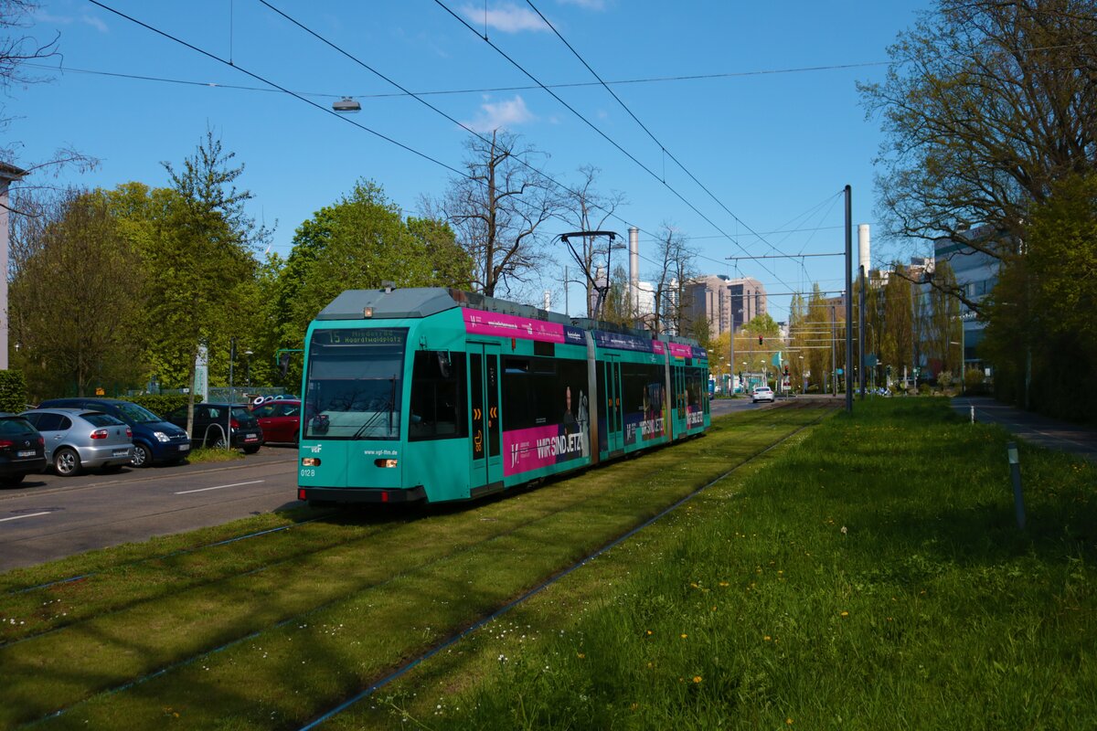 VGF Düwag R-Wagen 012 am 10.04.22 in Frankfurt