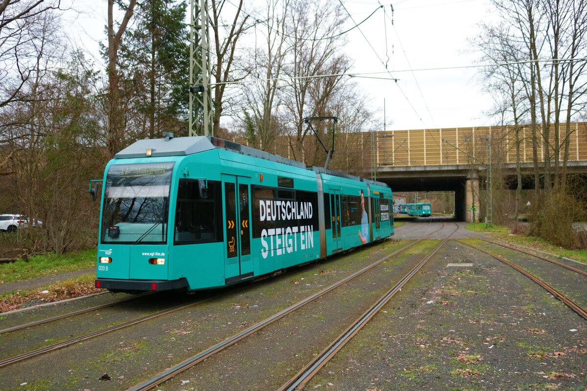 VGF Düwag R-Wagen 020 am 07.01.23 in Neu-Isenburg