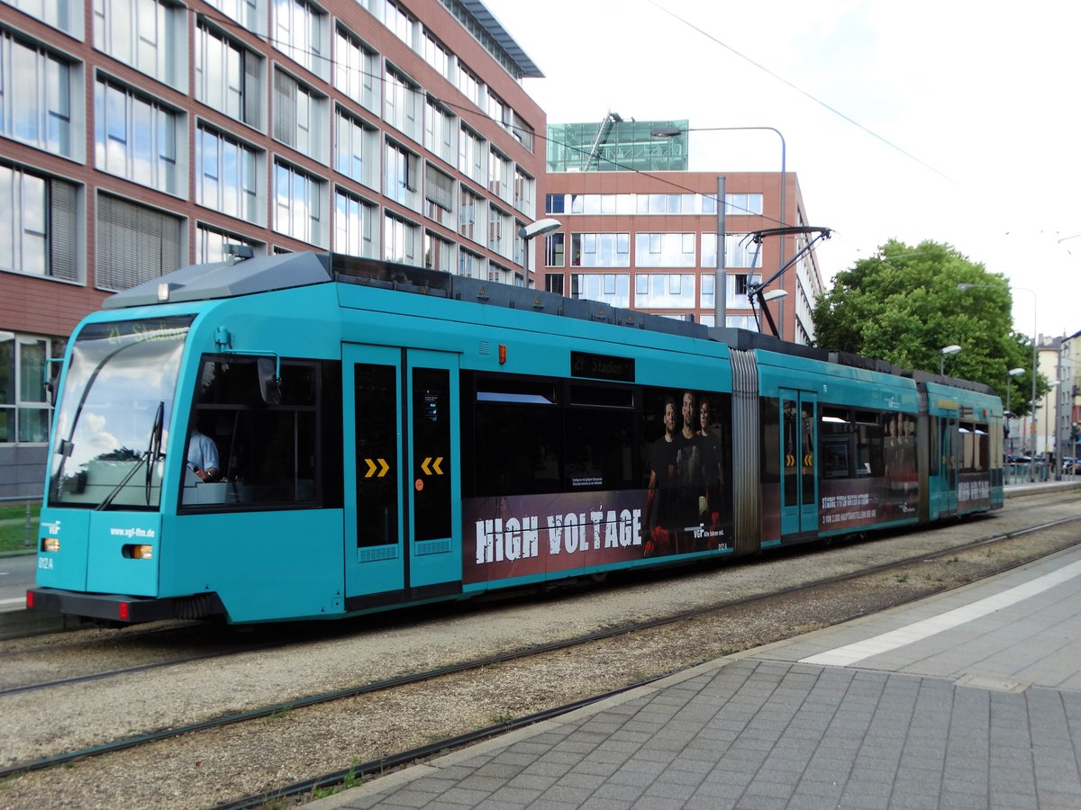 VGF Düwag/Siemens R-Wagen 012 High Voltage am 29.07.17 in Frankfurt am Main