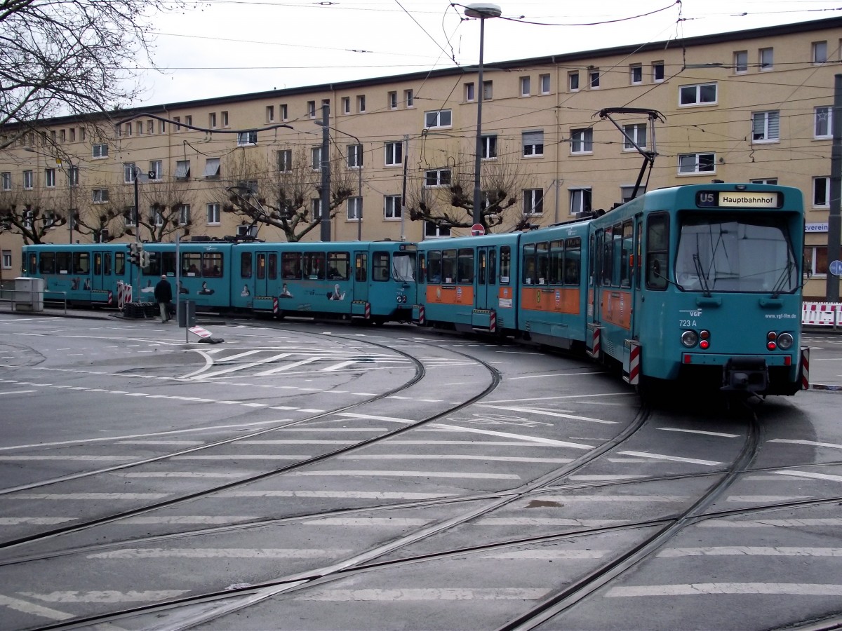 VGF Ptb Wagen 723 von hinten am 19.12.13 in Frankfurt am Main 