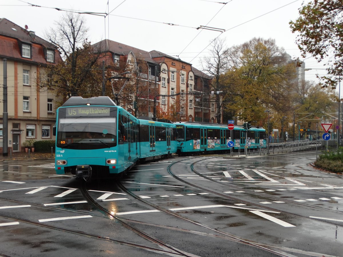 VGF Siemens U4 Wagen 508 am 05.11.16 auf der Linie U5 in Frankfurt in Traktion mit einen U5 Wagen. Diese Kombination konnte nur am 05.11.16 in Frankfurt auf der U5 fotografieren 