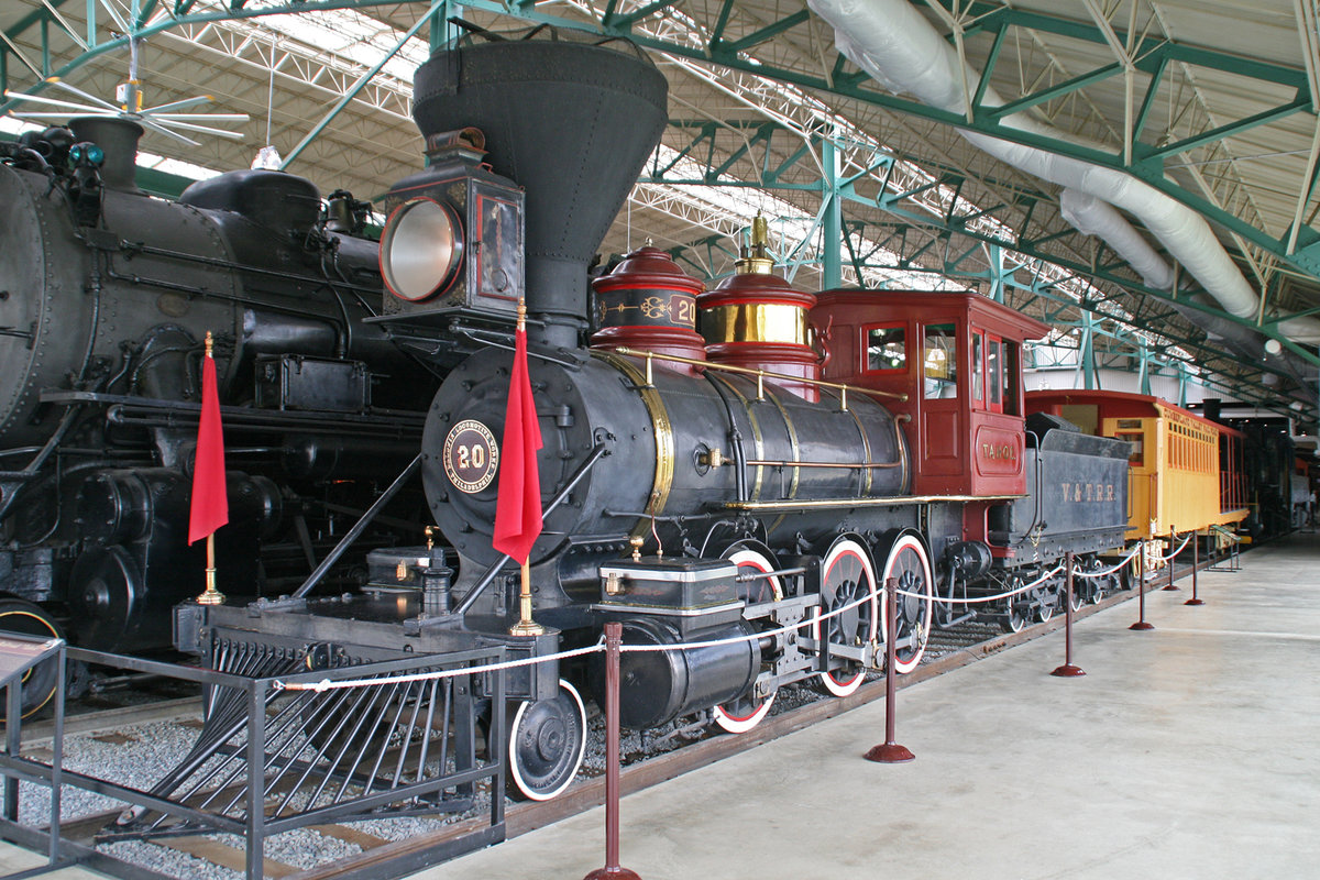 Viginia & Truckee Railroad  Tahoe  Class 8-28d  Mogul  aus dem Jahre 1875. Ausgestellt im Railroad Museum of Pennsylvania in Strasburg, Pennsylvania / USA, 17. Mai 2018.