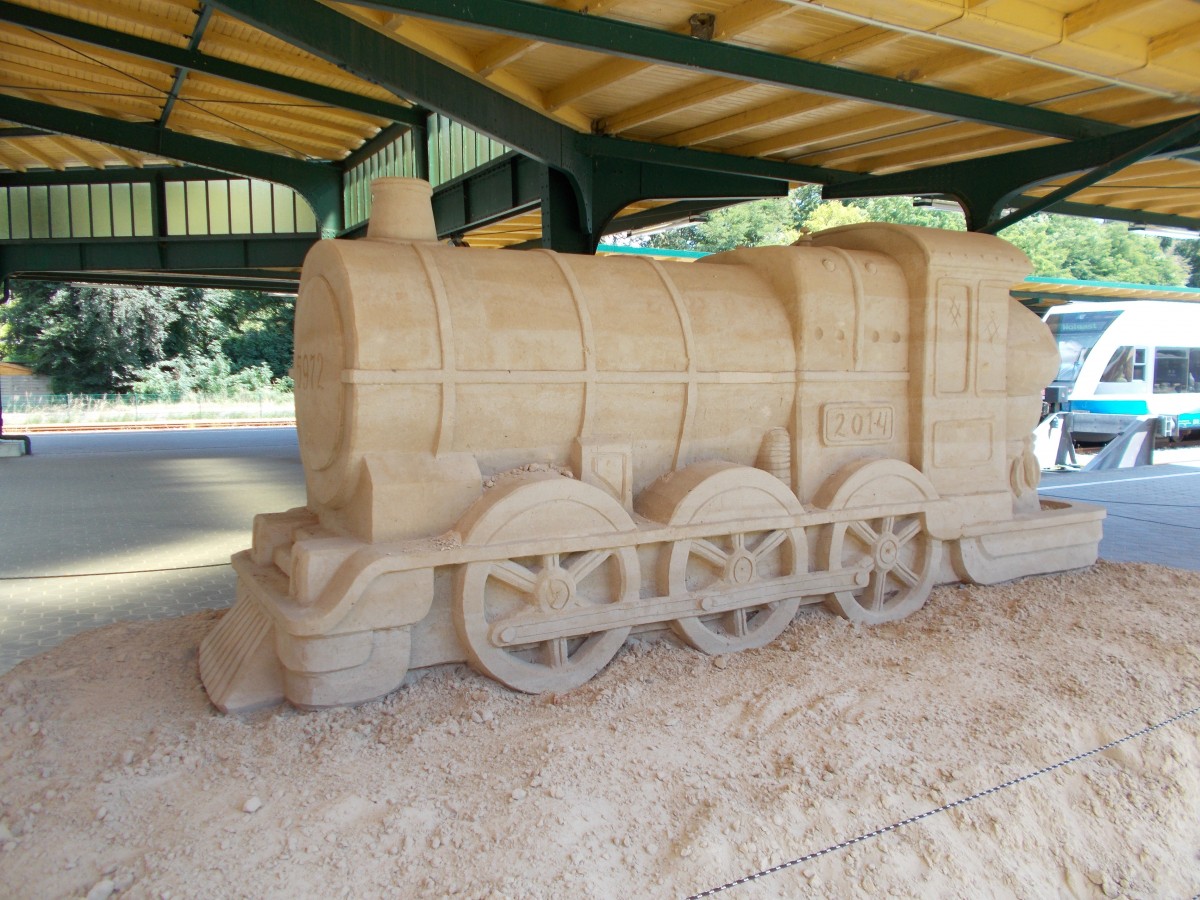 Vom nah gelegenden Heringsdorfer Strand brachte man Sand um diese Skulptur zubauen die man am 13.Juli 2014 auf den Bahnhof besichtigen konnte. 