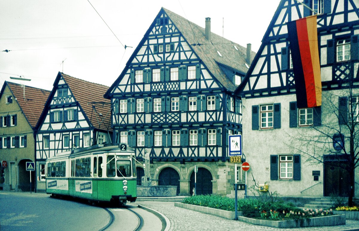 Vor 50 Jahren__Die Straßenbahn in Reutlingen verkehrte das letzte Mal am 19. Oktober 1974. GT4 auf Linie 2 vor dem Rathaus in Pfullingen.__1970