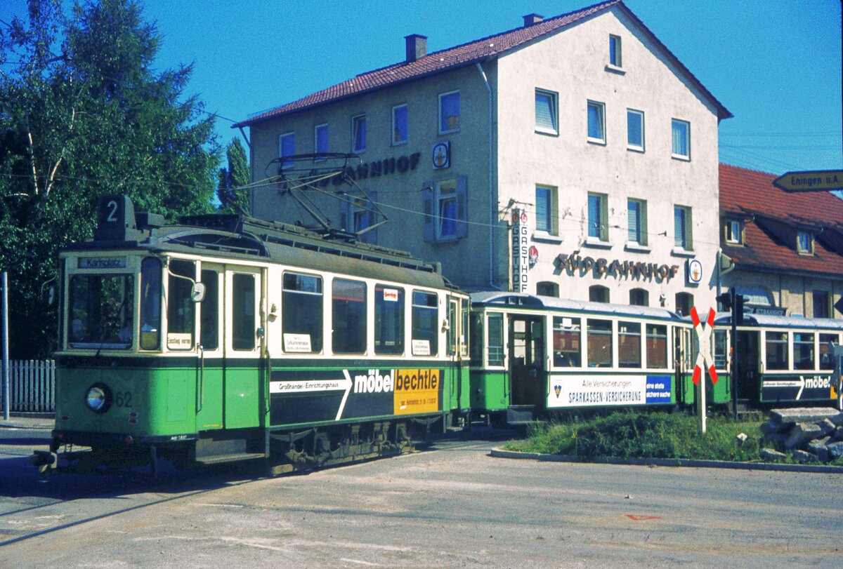 Vor 50 Jahren__Die Straßenbahn in Reutlingen verkehrte das letzte Mal am 19. Oktober 1974. 3-Wagen Zug der Linie 2 von Pfullingen mit Tw 62 [ME 1950; 1966 ex SSB 298] beim Südbhf. vor dem gleichnamigen Gasthof.__29-07-1974