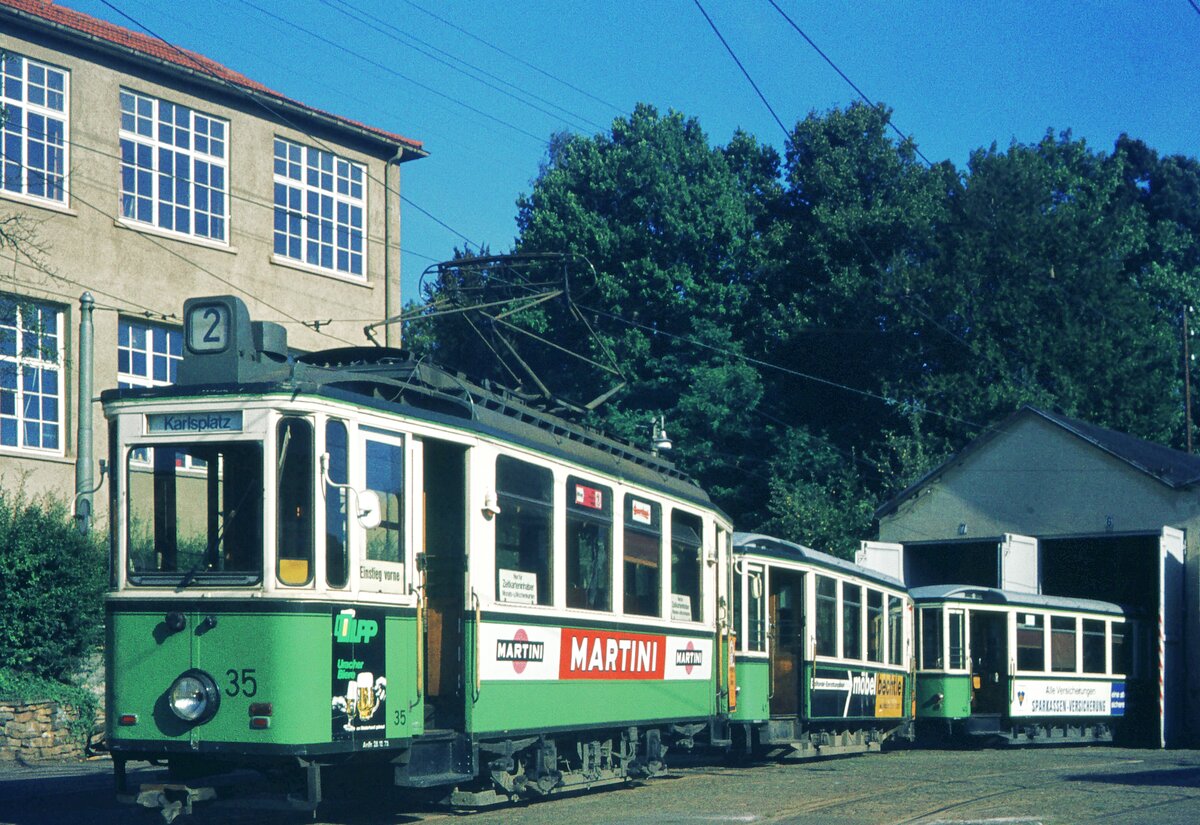 Vor 50 Jahren__Die Straßenbahn in Reutlingen verkehrte das letzte Mal am 19. Oktober 1974. Einsetzer auf Linie 2 mit Tw 35 [ME 1929; 1962 ex SSB 259; heute als SSF 15* im Straßenbahnmuseum] und zwei Bw fährt direkt von Eningen zum Karlsplatz in Reutlingen.__29-07-1974