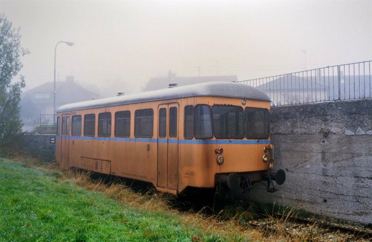 Vor dem Bahnhof Gerstetten (Lokalbahn Amstetten-Gerstetten) war VS 209 (WEG) abgestellt. Der VS wurde nach seiner dortigen  Lagerung  schön wiederhergerichtet. 
Datum: 02.11.1984