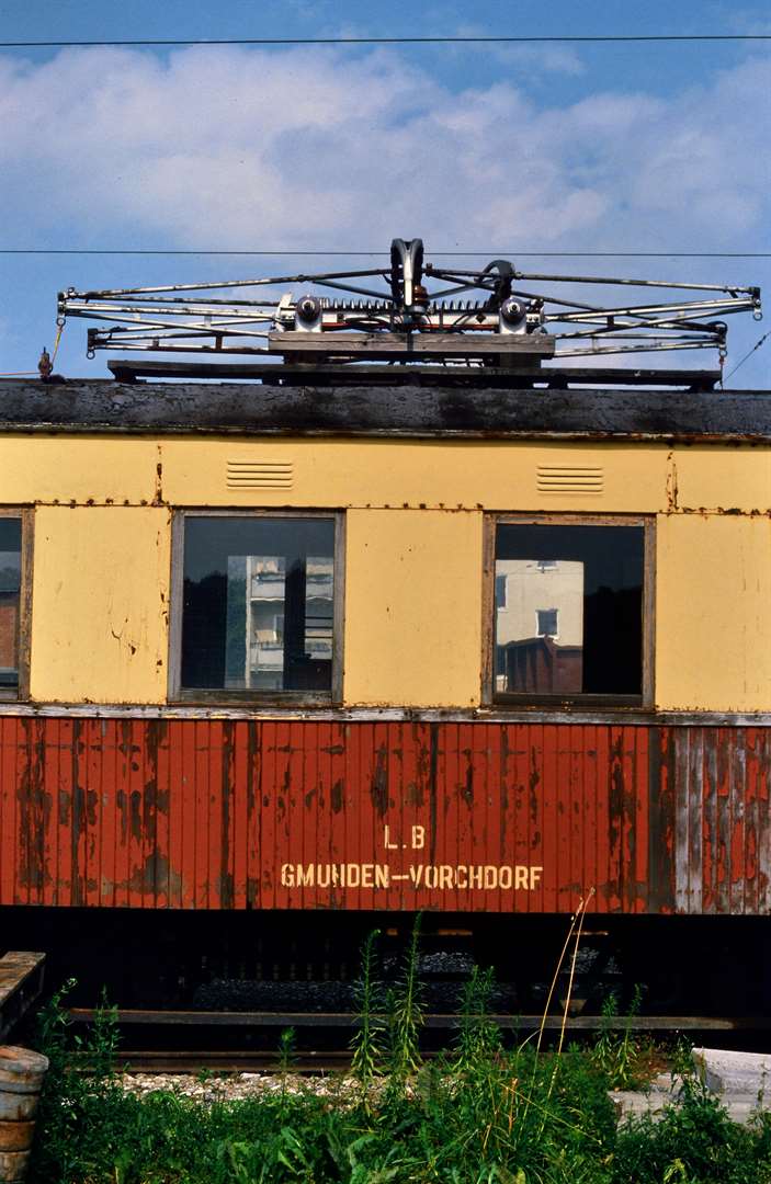 Vor der Hauptwerkstatt in Vorchdorf abgestellter ET 23 101 der Lokalbahn Gmunden-Vorchdorf 
Datum: 12.07.1986