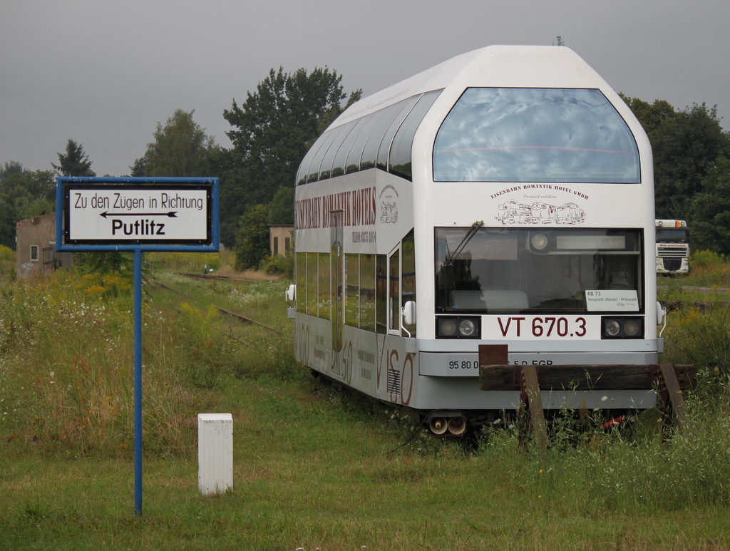 VT 670.3(670 006-5)stand am 03.08.2014 im Bahnhof Pritzwalk abgestellt,link´s fhrt  Mo-Fr der Schlerzug VGP 70 zwischen Pritzwalk und Putlitz