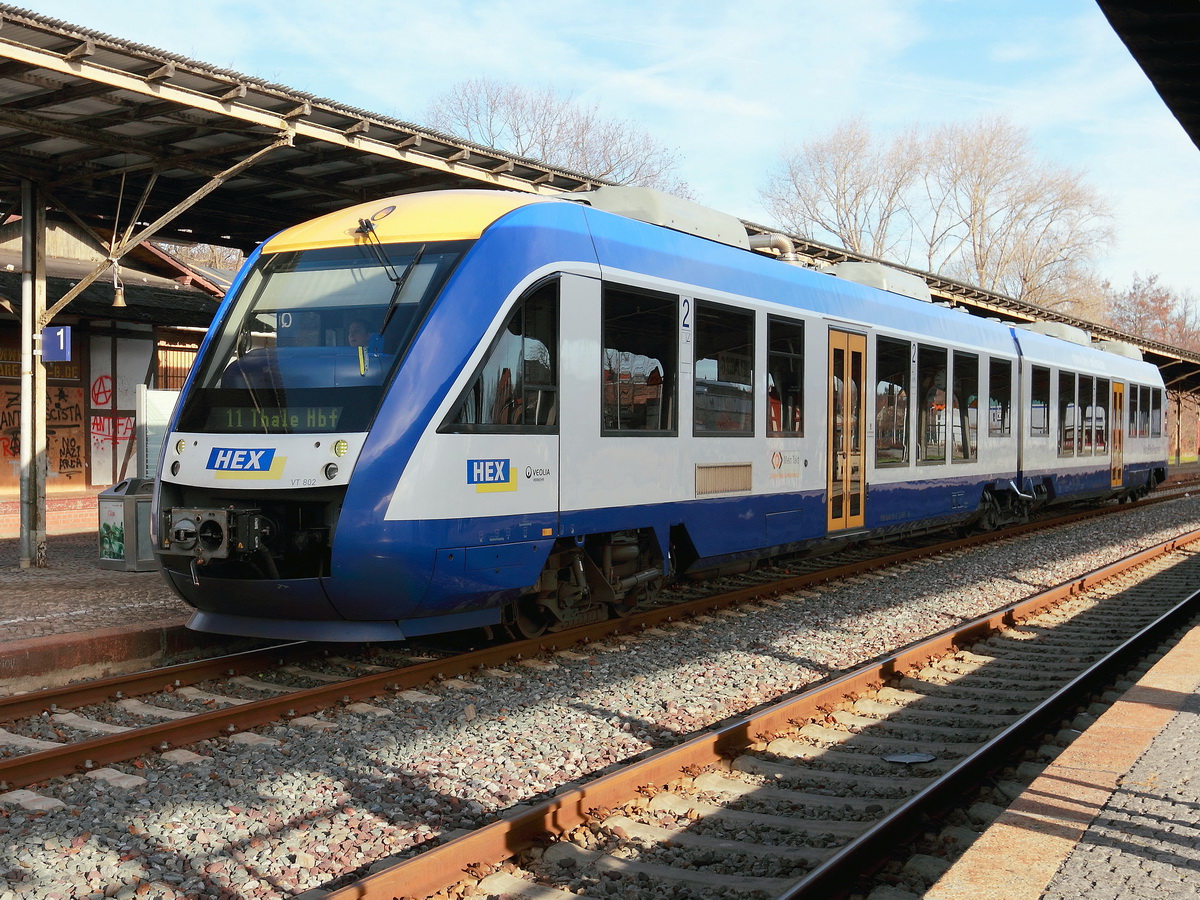 VT 802 (NVR-Nummer  9580 0 648 280-5 D-HEX) steht am 29. Januar 2016 im Bahnhof Quedlinburg.
