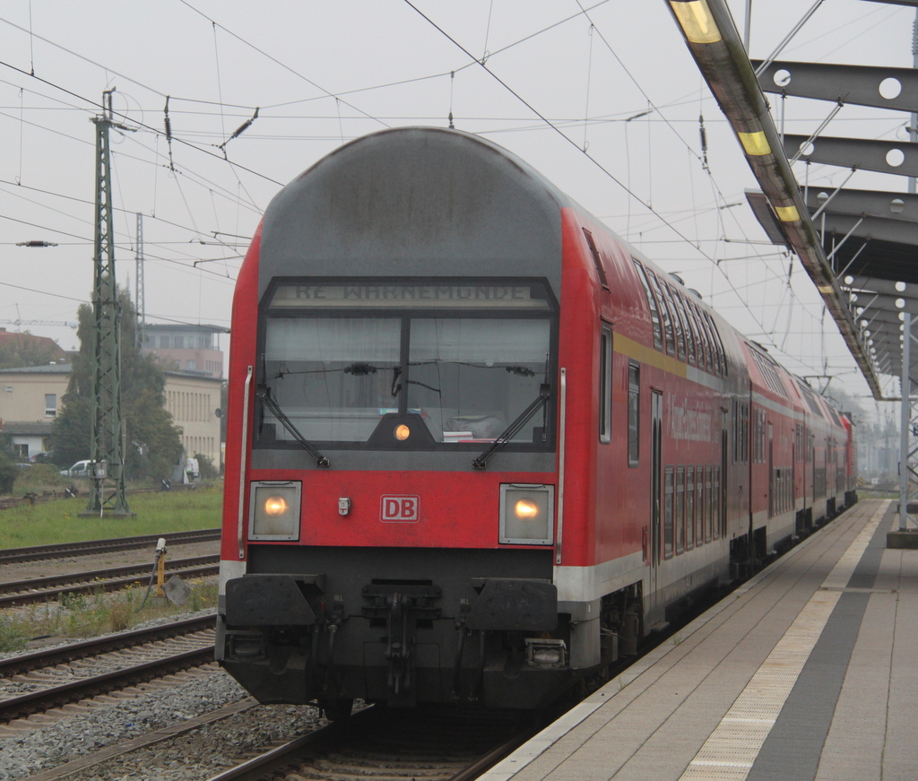 Warnemnde-Express 18590 von Berlin Hbf(tief)nach Warnemnde bei der Einfahrt im Rostocker Hbf.03.10.2014 