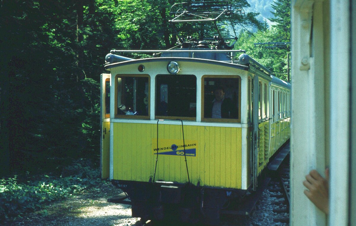 Wendelstein Zahnradbahn Begegnung an der Ausweichstation 'Aipl'__16-08-1973