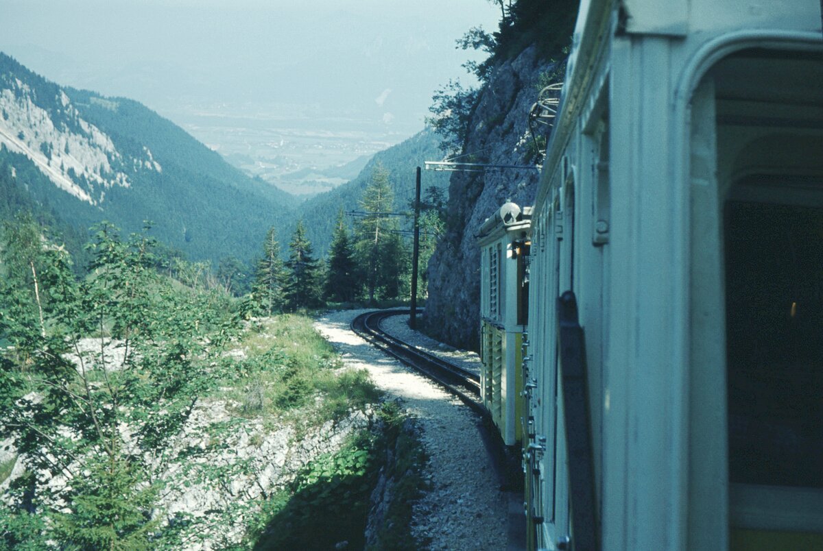 Wendelstein Zahnradbahn__ Immer höher hinauf ... bis auf 1.723 Meter in der Bergstation__16-08-1973