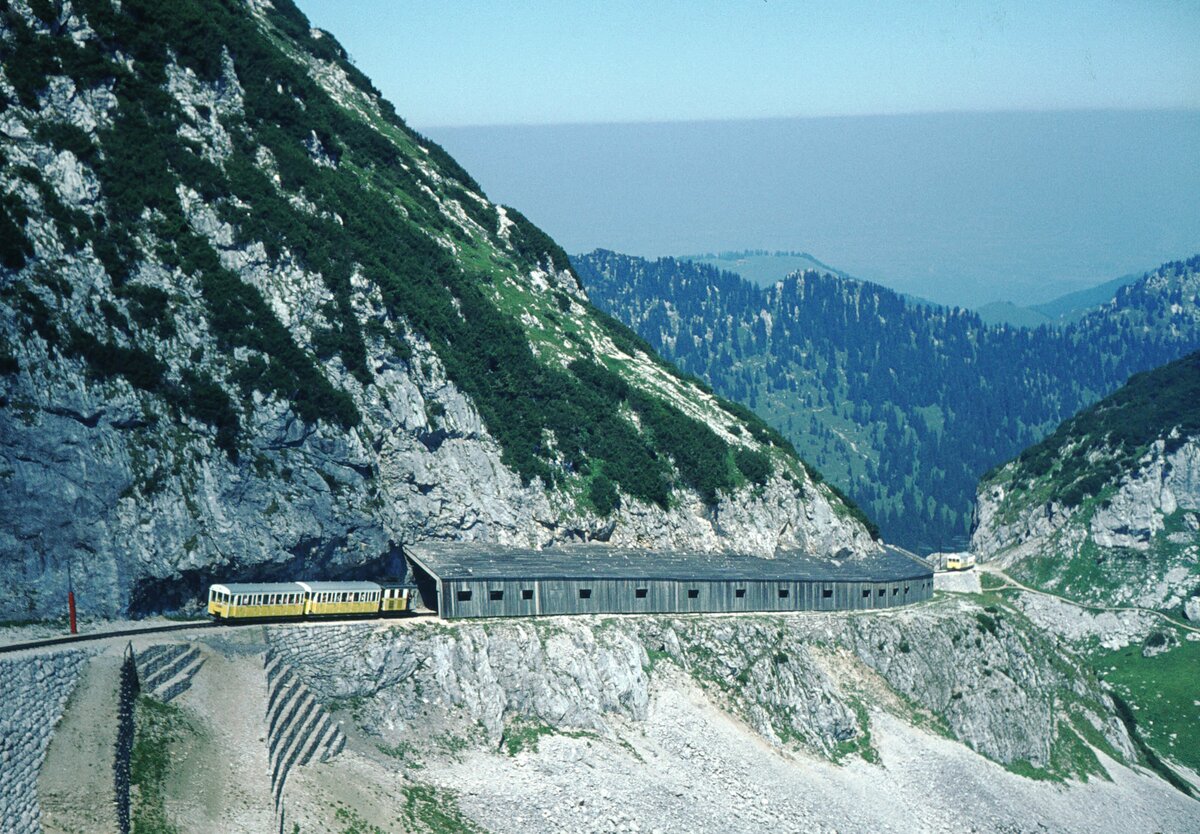 Wendelstein Zahnradbahn__Fahren auf Sicht...vor und hinter der Lawinengalerie__16-08-1973