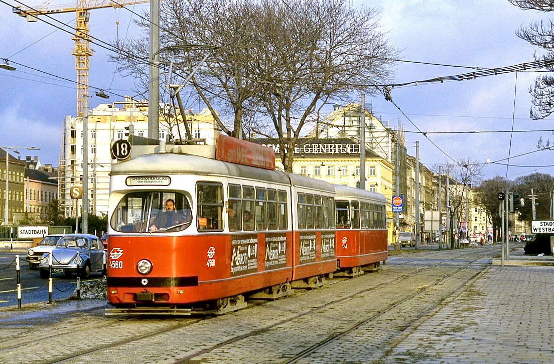 Wien 4560 + 1348, Europaplatz, 20.12.1986.
