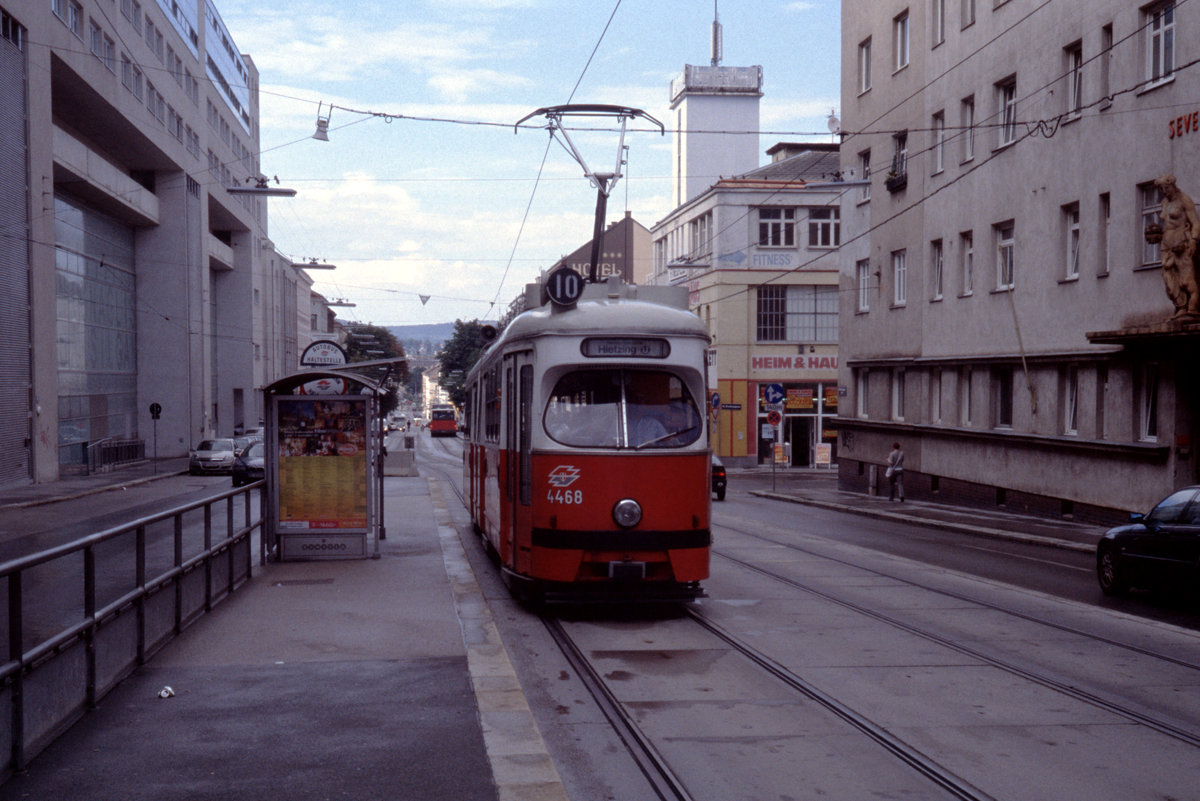 Wien Wiener Linien SL 10 (E1 4468 (Lohnerwerke 1967)) XVI, Ottakring, Maroltingergasse im Juli 2005. - Scan eines Diapositivs. Film: Kodak Ektachrome ED-3. Kamera: Leica CL.