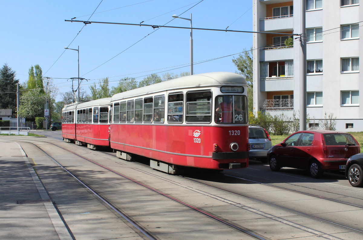 Wien Wiener Linien SL 26 (c4 1320) XXII, Donaustadt, Prinzgasse / Ziegelhofstraße am 19. April 2018.