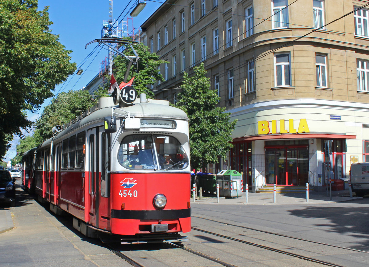 Wien Wiener Linien SL 49 (E1 4540 (Bombardier-Rotax, vorm. Lohnerwerke, 1975)) XIV, Penzing, Unterbaumgarten, Hütteldorfer Straße / Pachmanngasse am 29. Juni 2017.