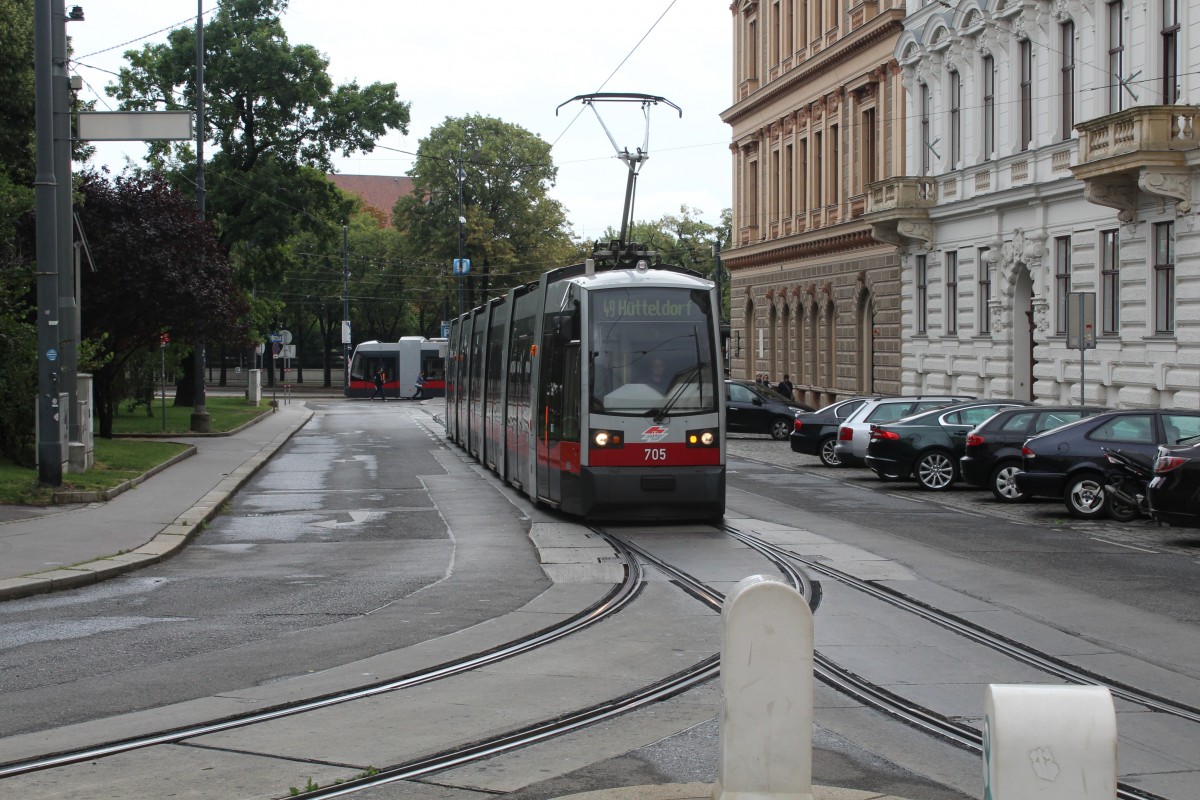 Wien Wiener Linien SL 49 (B1 705) Schmerlingplatz am 11. Juli 2014.