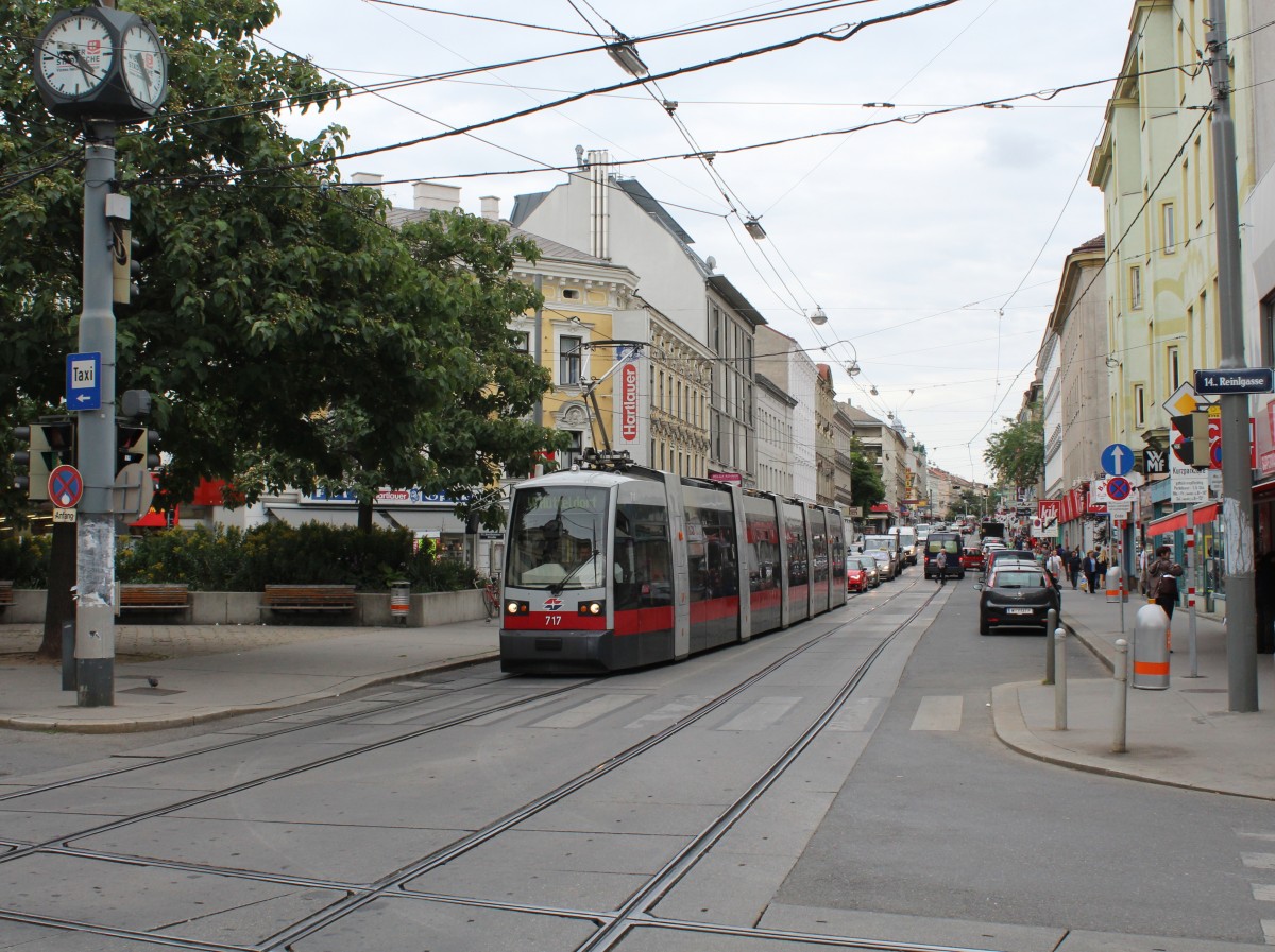 Wien Wiener Linien SL 49 (B1 717) Hütteldorfer Strasse / Breitenseer Strasse / Reinlgasse am 10. Juli 2014.