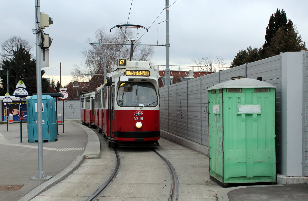 Wien Wiener Linien SL 67 (E2 4309 + c5 1509) Favoriten, Per-Albin-Hansson-Siedlung am 14. Februar 2016.