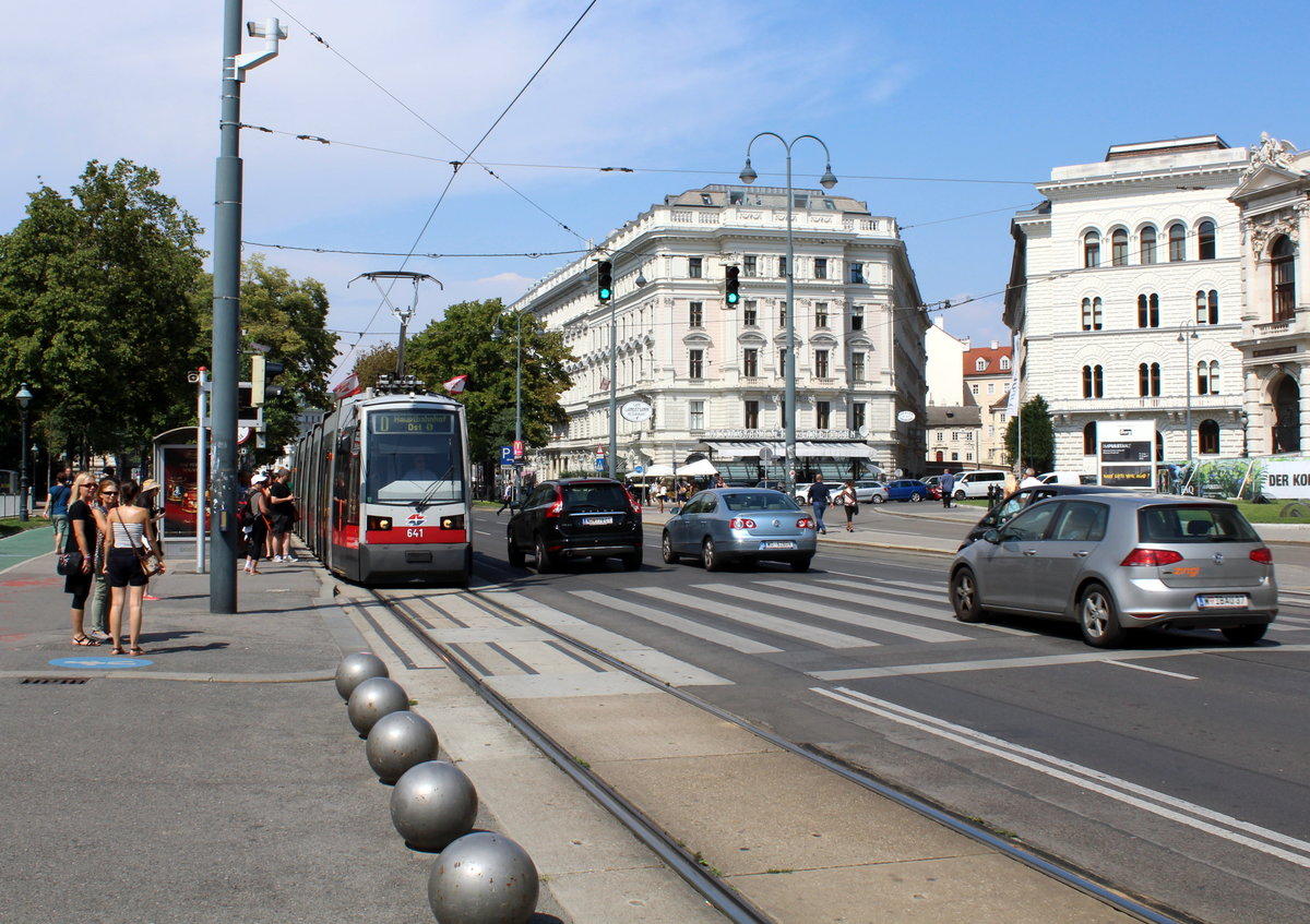 Wien Wiener Linien SL D (B 641) Innere Stadt (1. (I) Bezirk), Universitätsring (Hst. Rathausplatz / Burgtheater) am 26. Juli 2016.