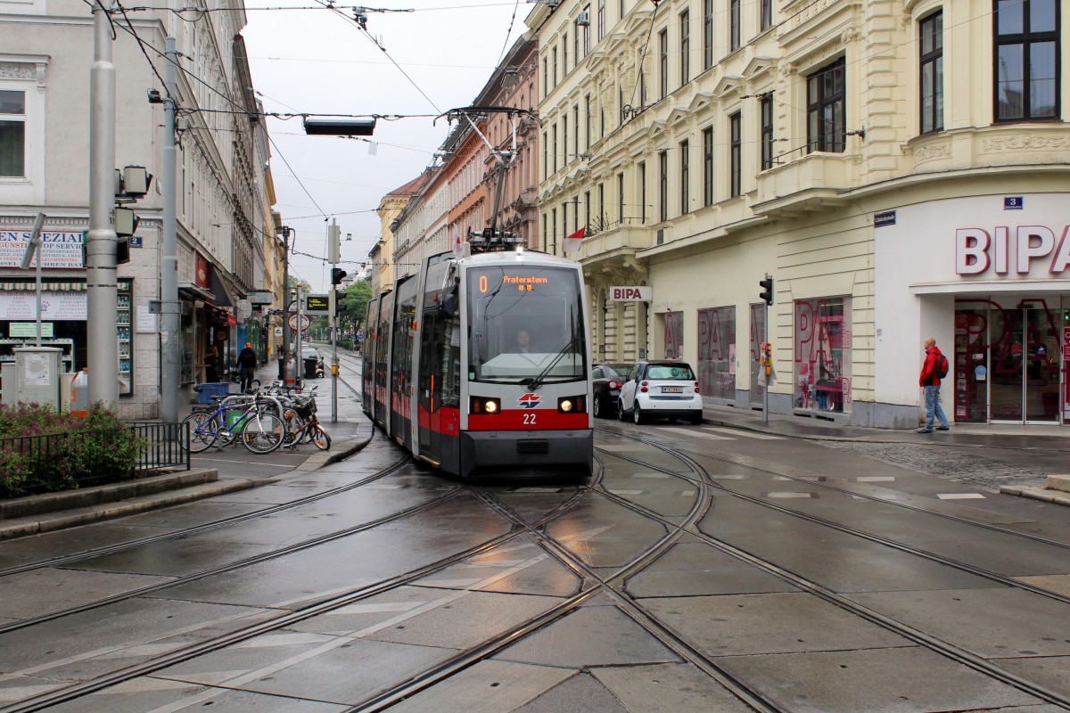 Wien Wiener Linien SL O (A 22) Radetzkyplatz am 2. Mai 2015.