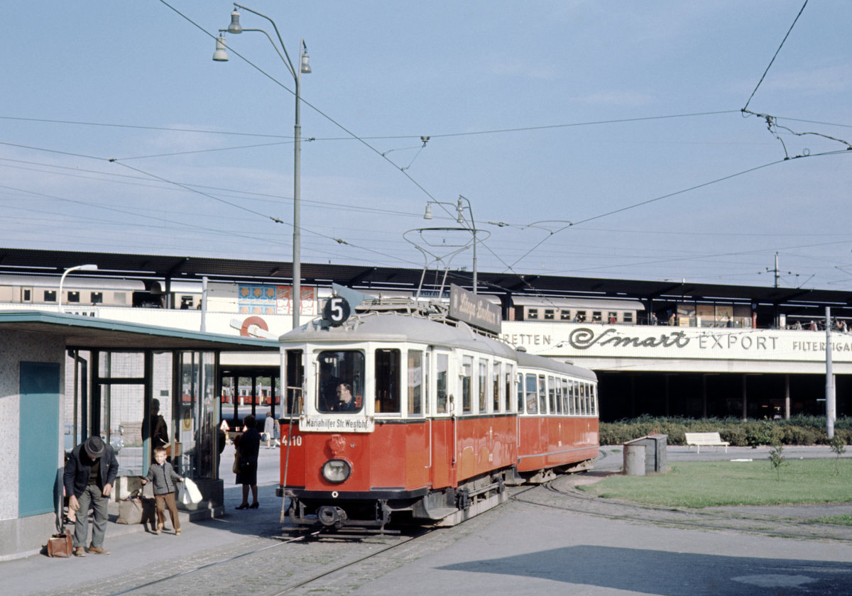 Wien Wiener Stadtwerke-Verkehrsbetriebe (WVB) SL 5 (M 4110 (Lohnerwerke 1929)) II, Leopoldstadt, Praterstern am 29. August 1969. - Scan eines Diapositivs. Film: Kodak Ektachrome.