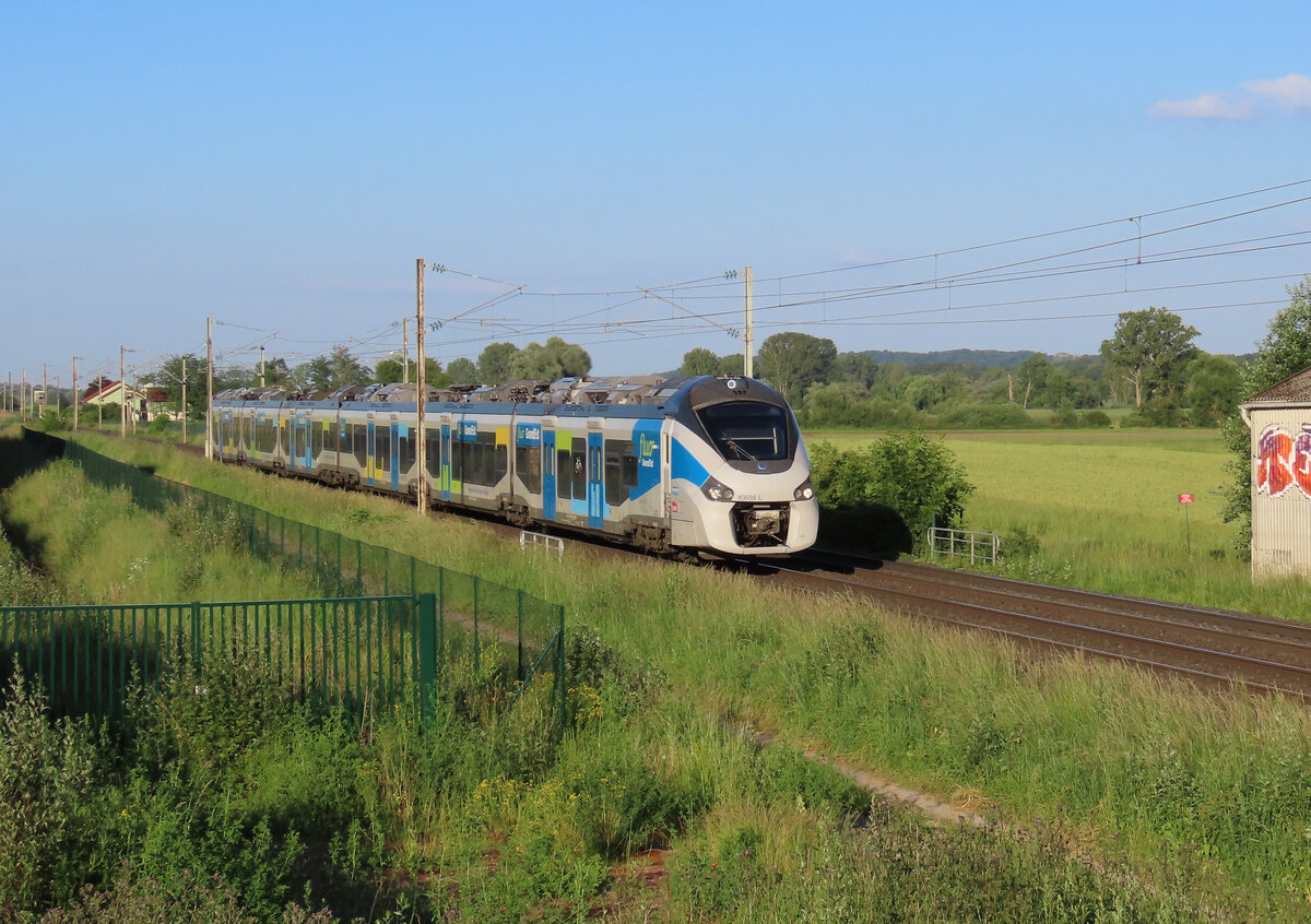 Wilwisheim - 7. Juni 2024 : Regiolis B 83559L am TER 835032 von Strassburg nach Nancy.