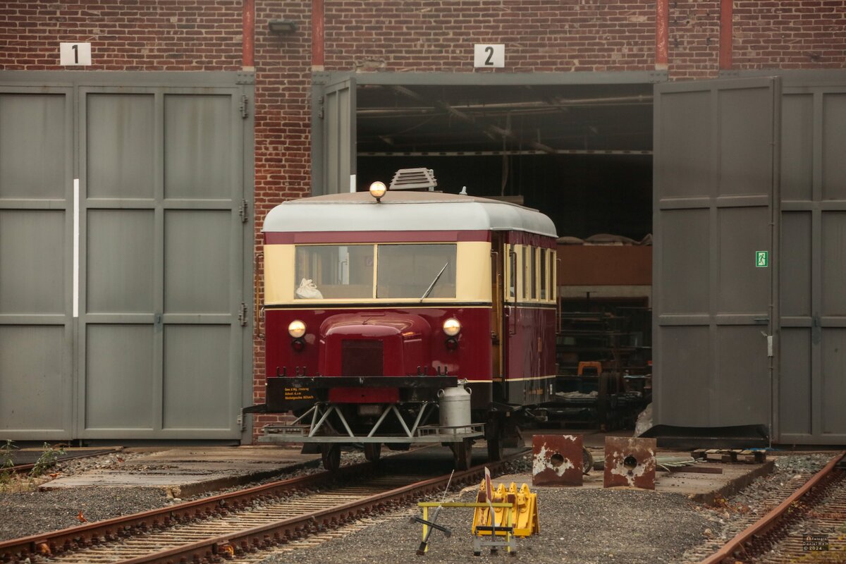 Wismarer Schienenbus T2 am Lokschuppen im Eisenbahnmuseum Bochum Dahlhausen, am 23.11.2024.