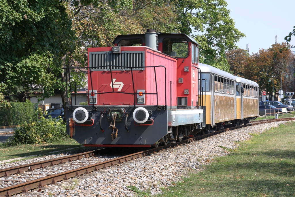 WLB 83 (A-WLC 92 81 2064 403-6) am 01.September 2019 als letztes Fahrzeug des SR 17226 (Waldmühle Lst. - Wien Meidling) auf der Kaltenleutgebener Bahn beim Strecken-Km 1,3.
