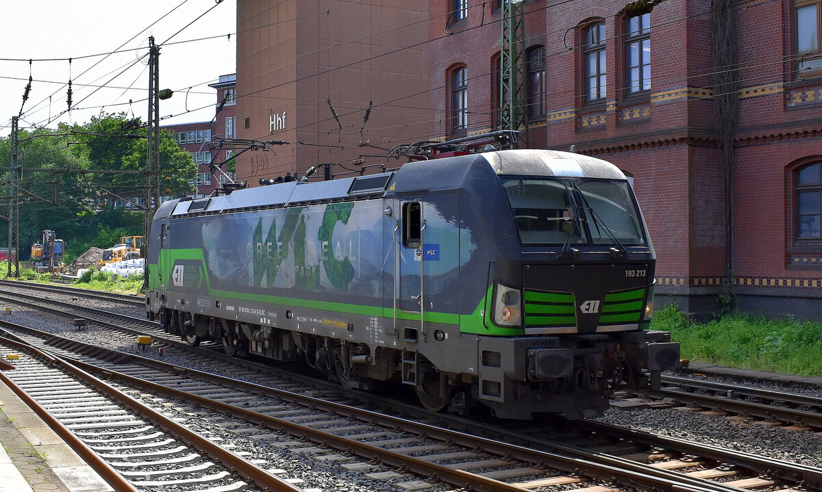 WLC - Wiener Lokalbahnen Cargo GmbH, Wien [A] mit der ELL Vectron  193 213  [NVR-Nummer: 91 80 6193 213-6 D-ELOC] am 21.05.24 Höhe Bahnhof Hamburg-Harburg.