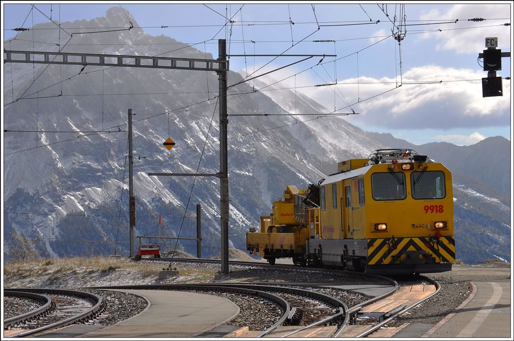 Xmf 4/4 9918 macht Mittagspause auf Alp Grüm. (23.10.2014)