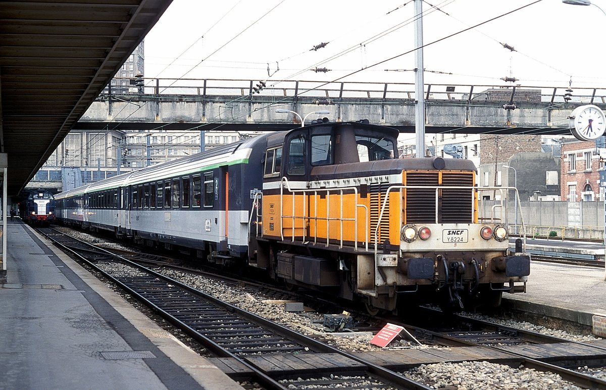 Y 8224  Amiens  06.05.98 