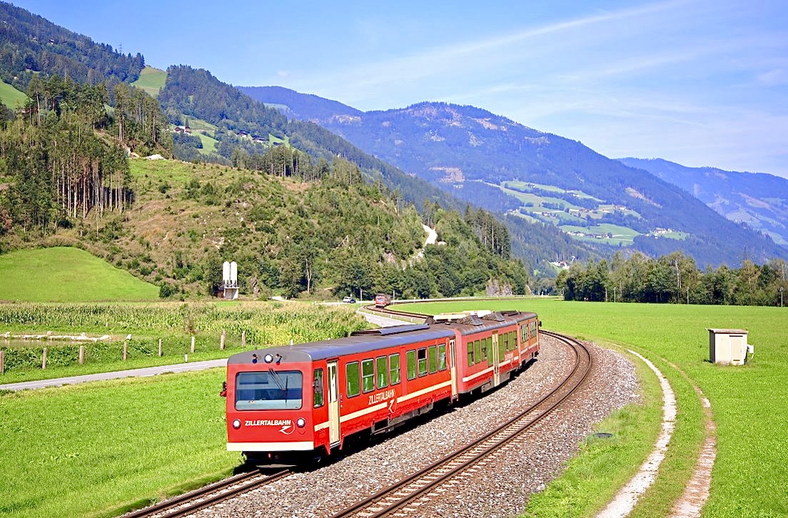 Zillertalbahn Vt4 + Vt6, Aschau im Zillertal, R133, 23.08.2024.
