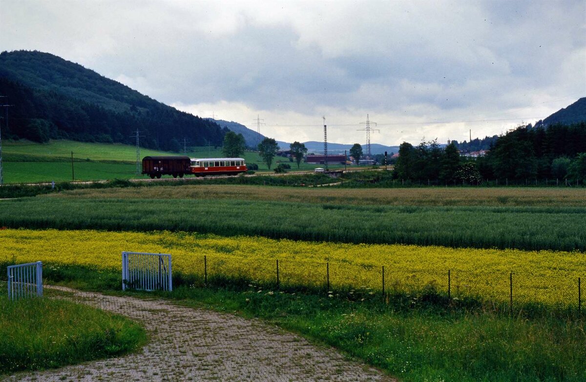 Zug der Hohenzollerischen Landesbahn mit einem MAN-Schienenbus, 29.10.1984