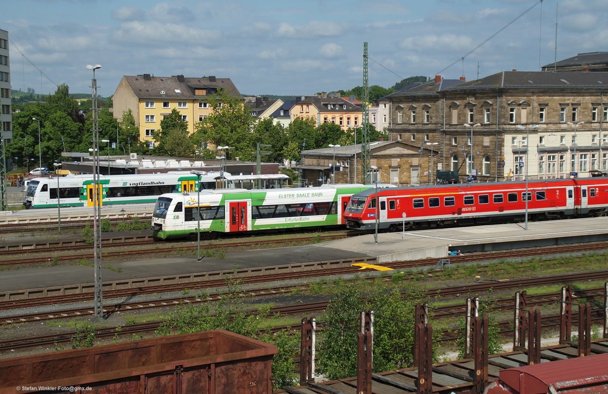 Zugtreffen in Hof Hbf am 04.06.2013. Eigentlich hätte ich mir anstelle des 610 einen Agilis 650 gewünscht, um die drei Farbvarianten, die man in Hof regelmässig antrifft, auf einem Bild zu vereinen.... Aber mit dem Pendo ist es auch ganz schön geworden...