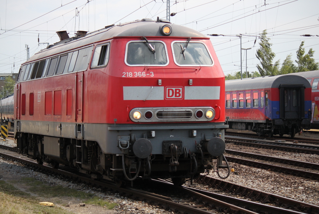 Zur Freude des Fotgrafen lie sie am 25.07.2014 die 218 366-3 im Rostocker Hbf blicken. 