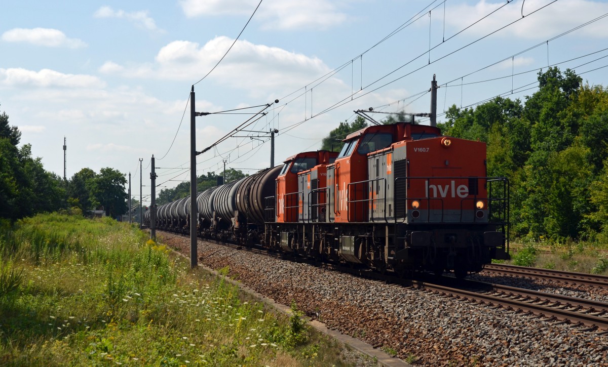 Zusammen mit 203 144 alias V 160.6 beförderte 230 150 alias V 160.7 am 09.08.15 einen Kesselwagenzug durch Burgkemnitz Richtung Wittenberg.