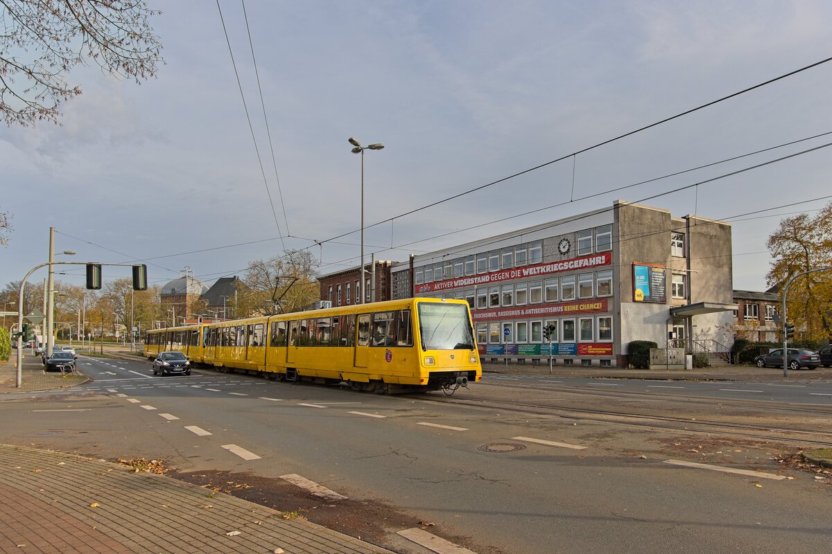 Zwei ehemalige Docklands-Wagen auf der U11 an der Haltestelle Schloss Horst (24.11.2024) 