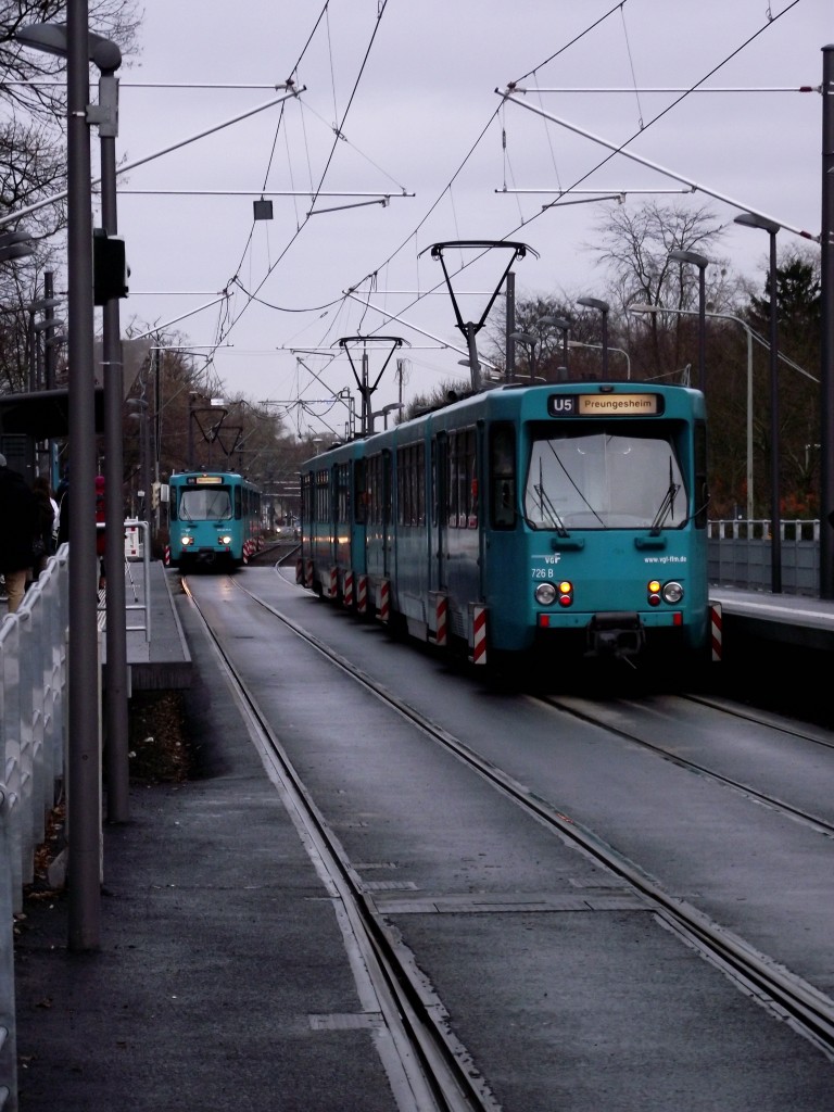 Zwei VGF Ptb Wagen Verbände treffen sich in Eckenheim am 19.12.13