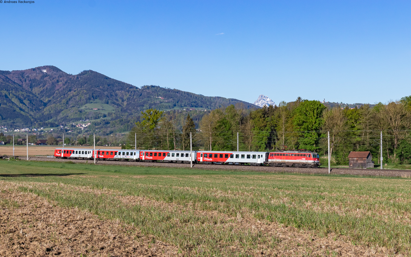 1142 632 mit dem REX 3936 (Seltzthal - Linz Hbf) bei Jageredt 27.4.24