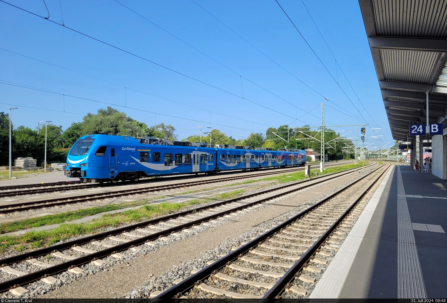 1428 031-7 (ET 4.27 A | Stadler FLIRT 160) ist im Bahnhof Lindau-Reutin abgestellt.

🧰 Arverio Bayern GmbH
🕓 31.7.2024 | 8:48 Uhr