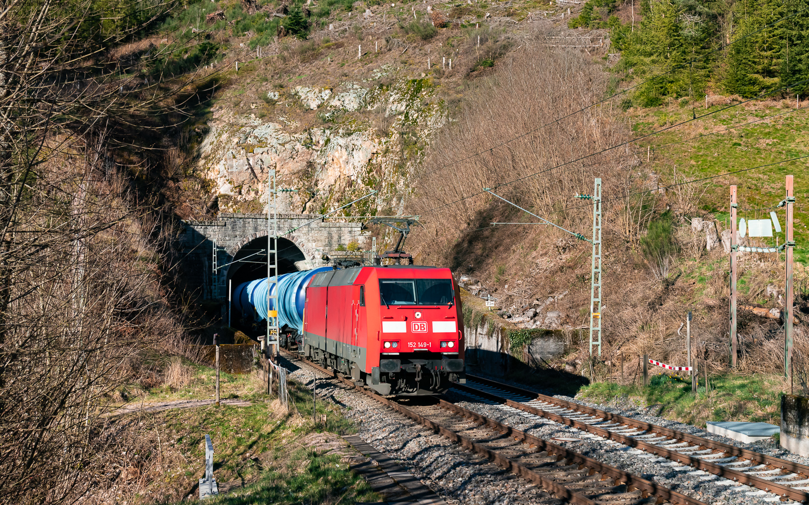 152 149-1 mit dem GAGC 60244 (Hausach - Rammelswiesen) bei Nußbach 4.4.23
